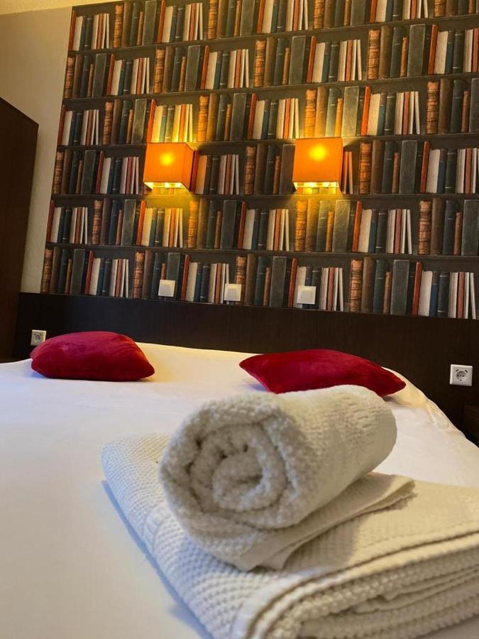 Logis Hostellerie De L'Abbaye เลอ โตโรเนต์ ภายนอก รูปภาพ