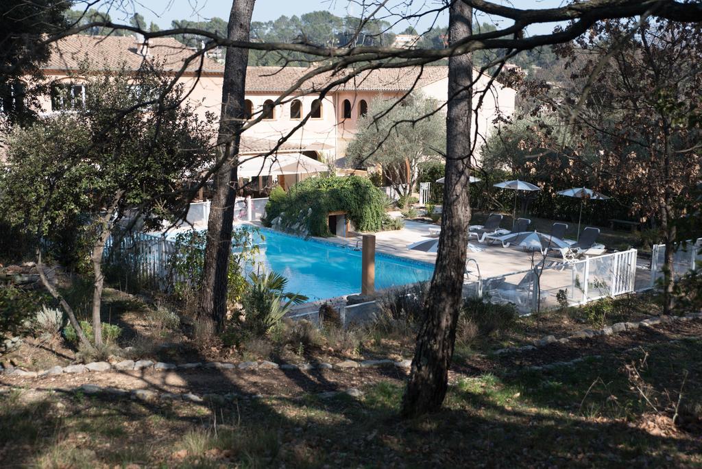 Logis Hostellerie De L'Abbaye เลอ โตโรเนต์ ภายนอก รูปภาพ