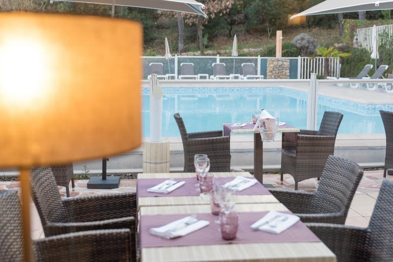 Logis Hostellerie De L'Abbaye เลอ โตโรเนต์ ภายนอก รูปภาพ