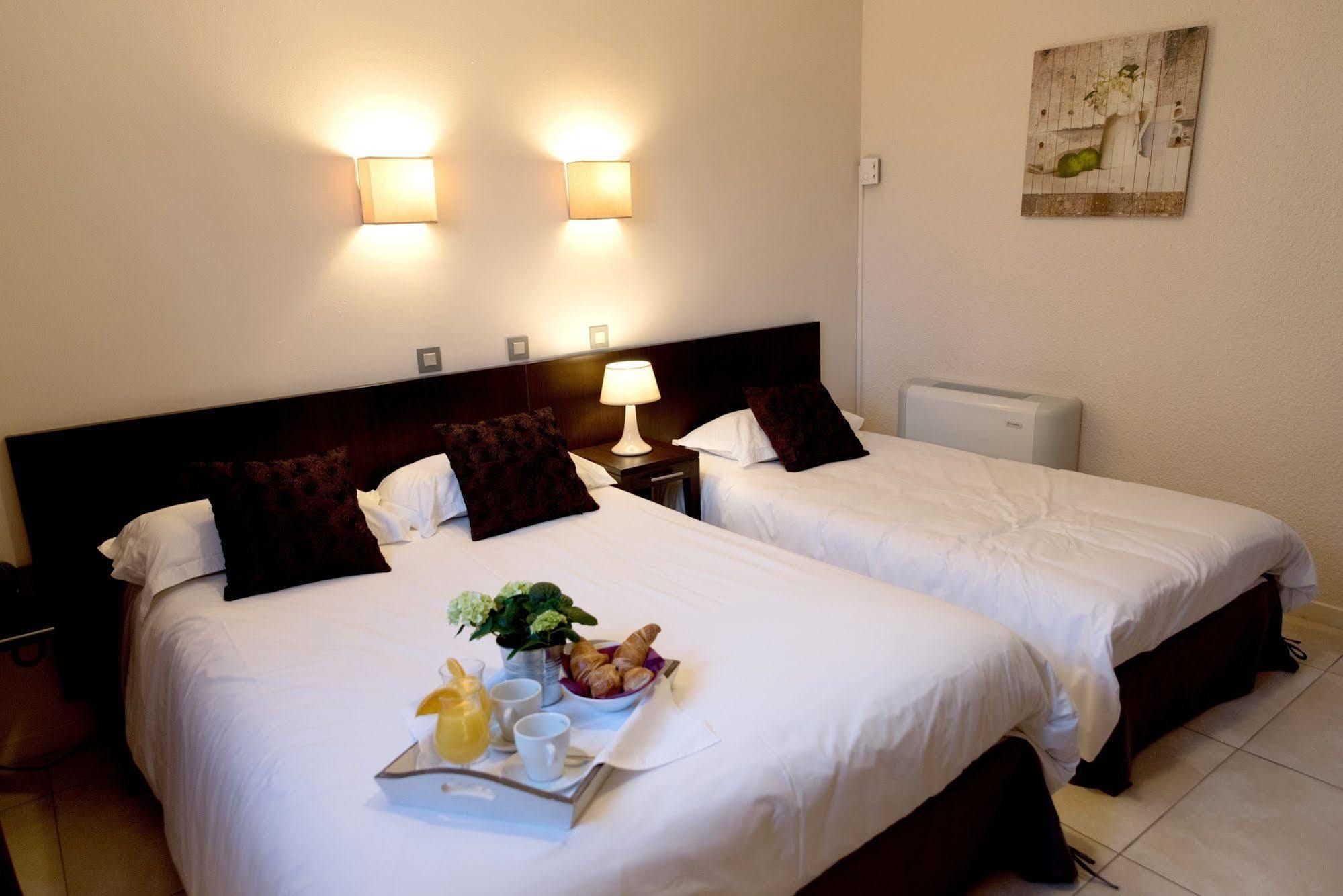 Logis Hostellerie De L'Abbaye เลอ โตโรเนต์ ภายนอก รูปภาพ