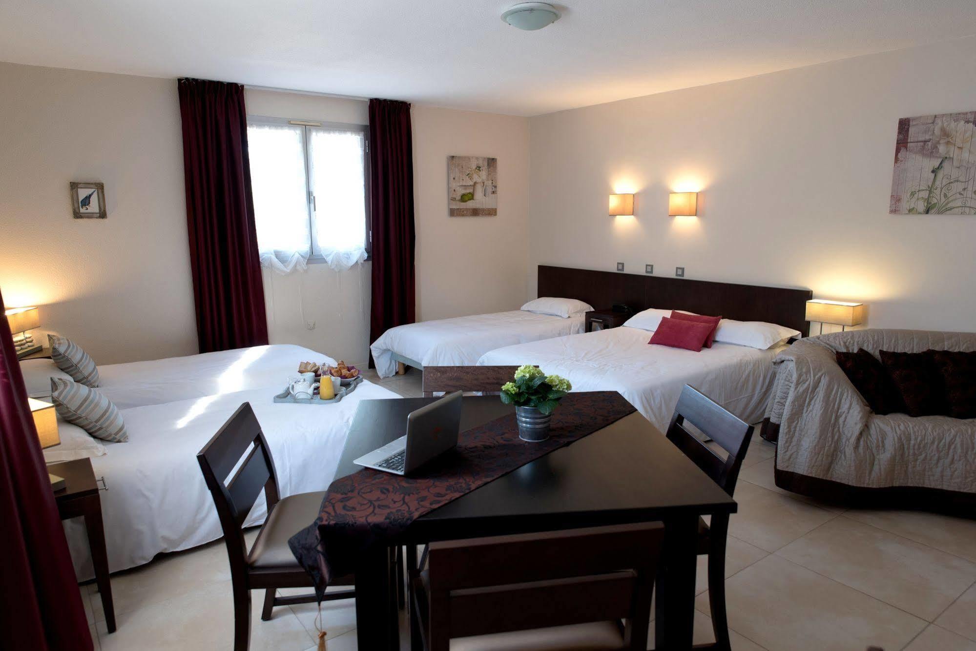 Logis Hostellerie De L'Abbaye เลอ โตโรเนต์ ภายนอก รูปภาพ