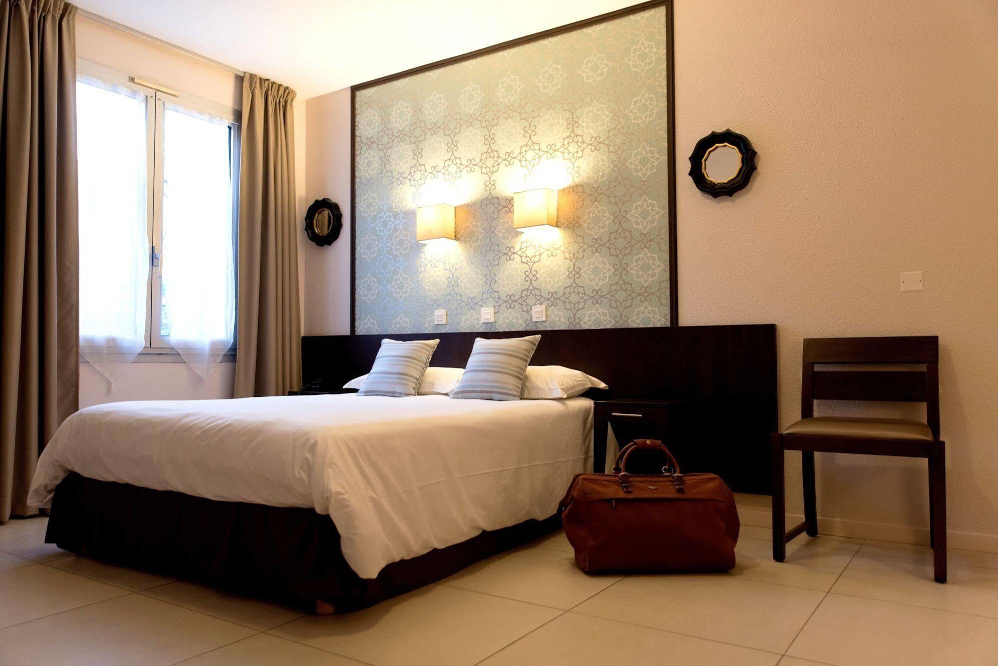Logis Hostellerie De L'Abbaye เลอ โตโรเนต์ ภายนอก รูปภาพ