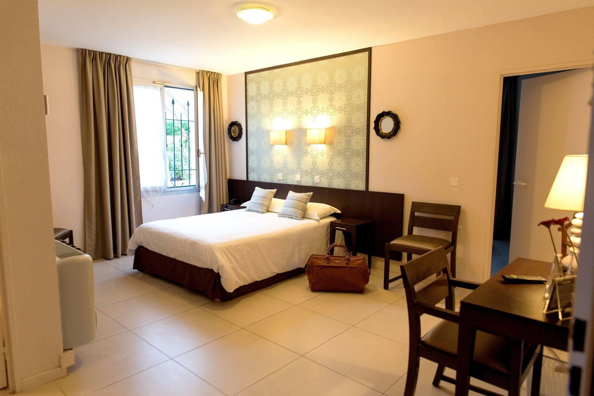 Logis Hostellerie De L'Abbaye เลอ โตโรเนต์ ภายนอก รูปภาพ