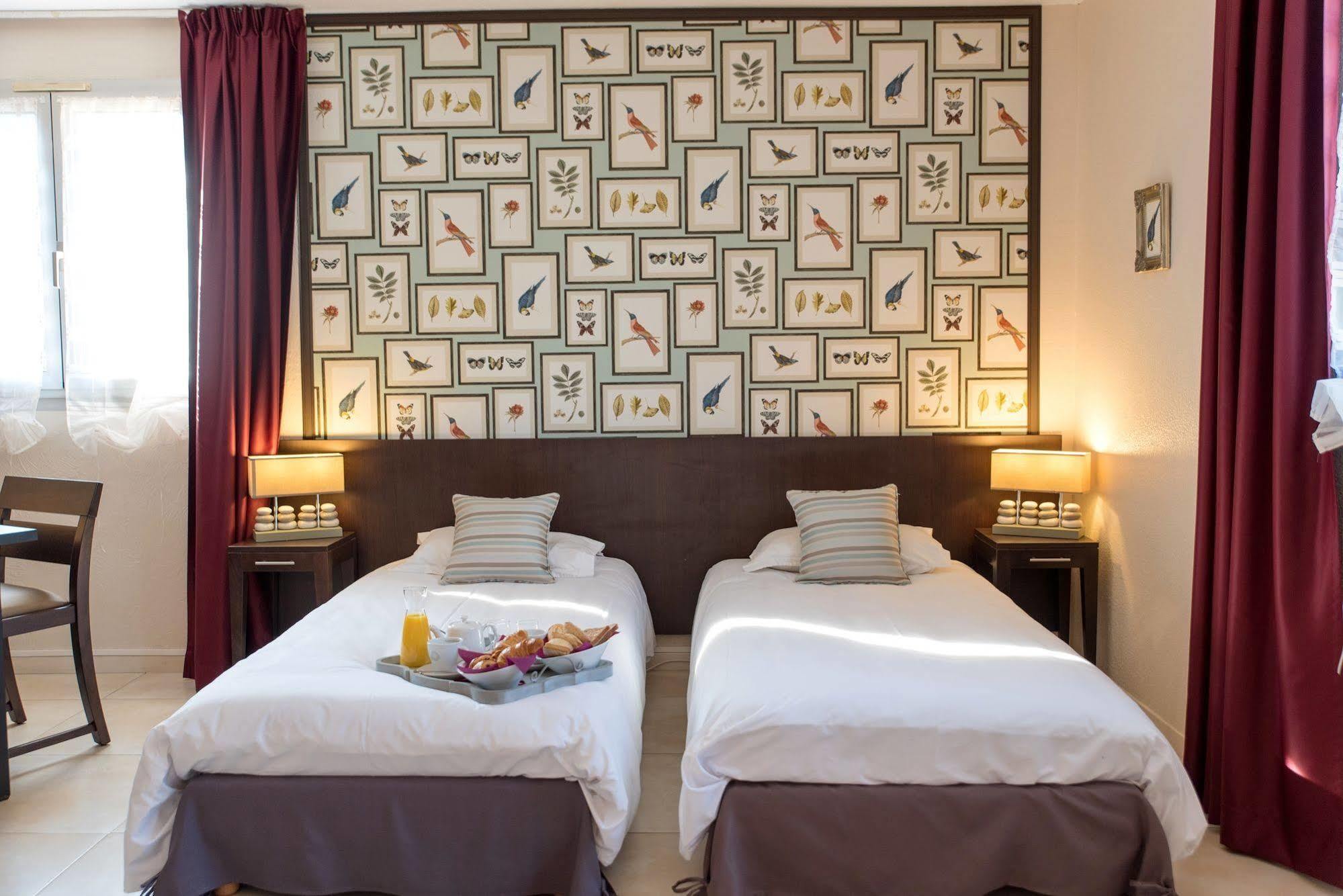 Logis Hostellerie De L'Abbaye เลอ โตโรเนต์ ภายนอก รูปภาพ